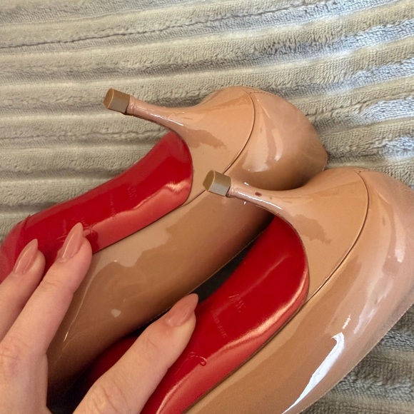 Gorgeous Christian Louboutin Heels - Picture 3 of 5